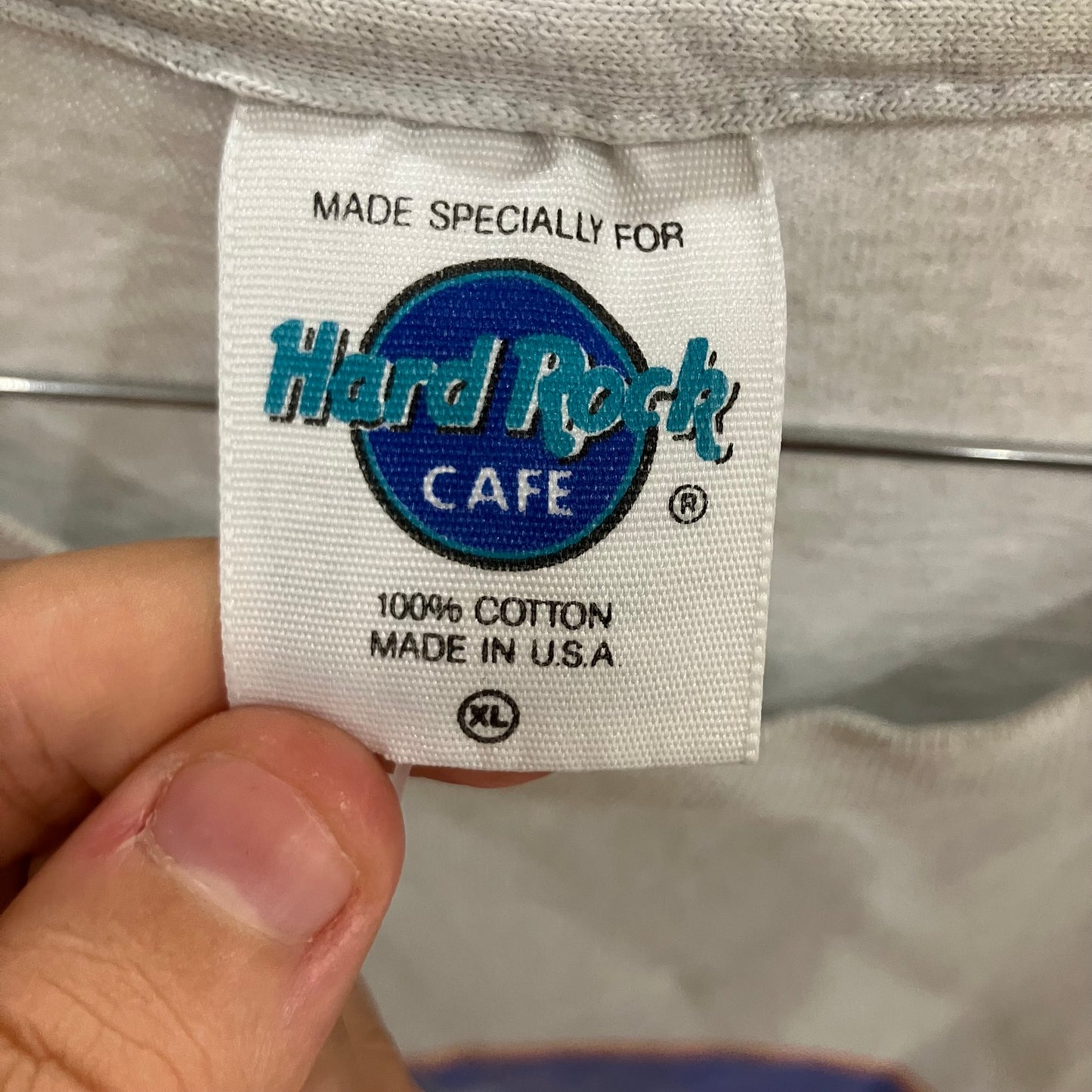 hard rock cafe las vegas 90s off white tee with blue purple logo