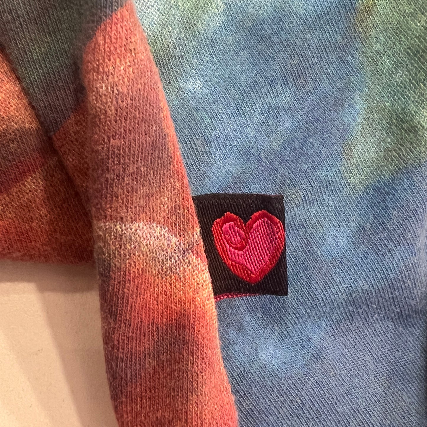 mermelada de amor 00s blue red mundo magico graphic tank top