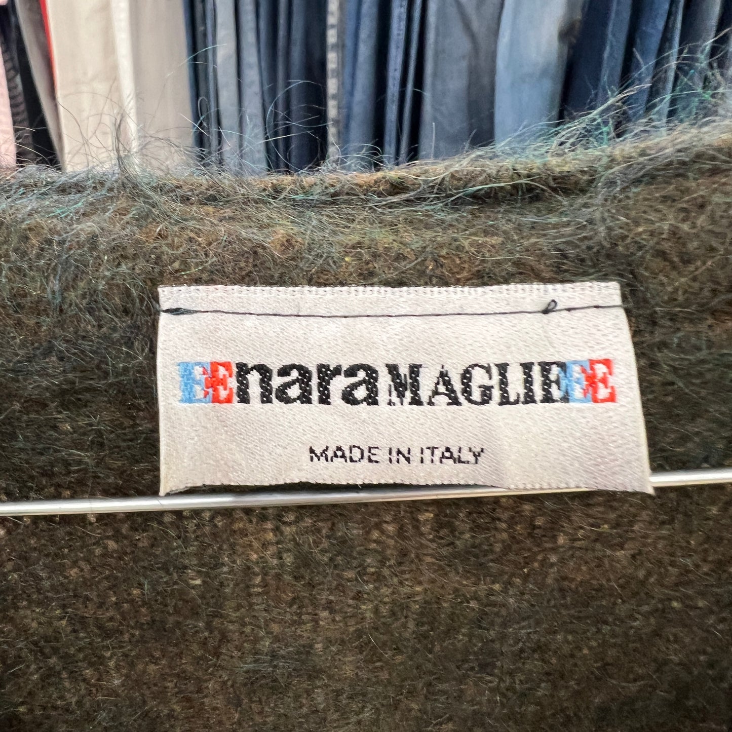 Label on a piece of fabric with 'Renara Magliere' branding and 'Made in Italy' text