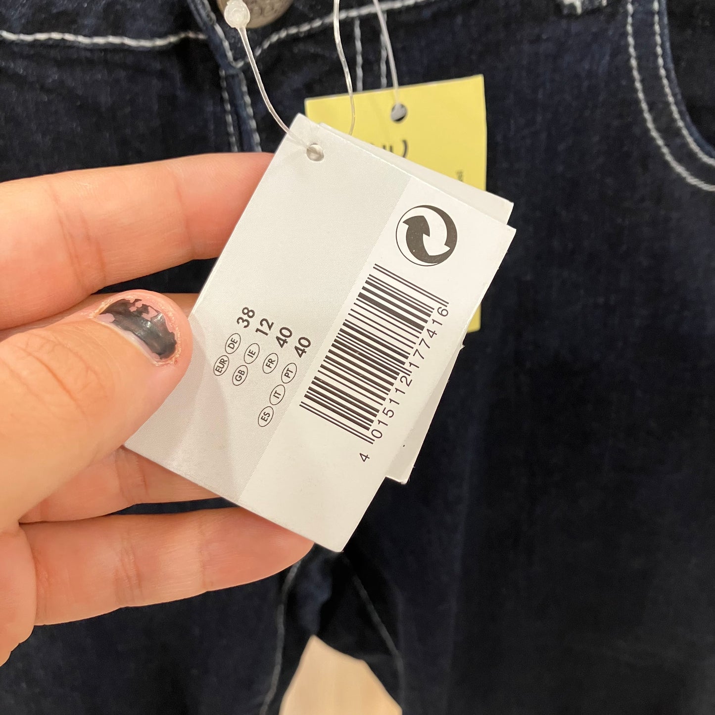 dark wash denim capris with white stitching