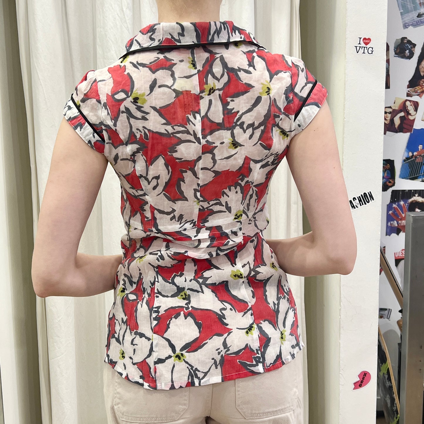 ETIME 00s red short sleeve sheer shirt with white flowers