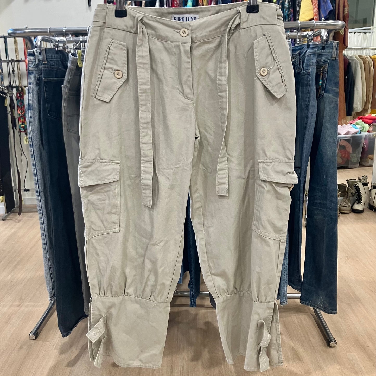 euro luxe beige cargo capri pants