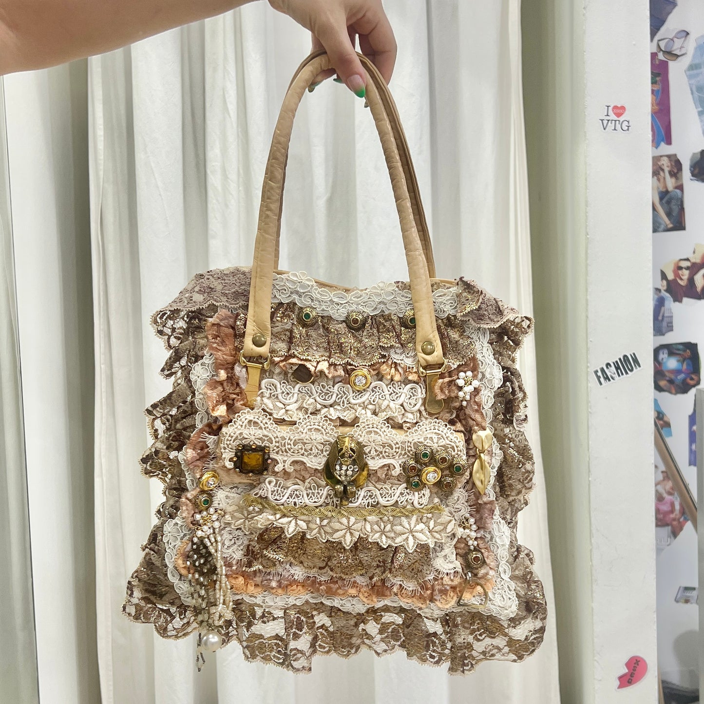 00s tan vegan leather shoulderbag with lace and vintage jewelry