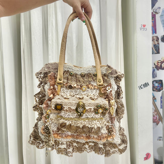 00s tan vegan leather shoulderbag with lace and vintage jewelry