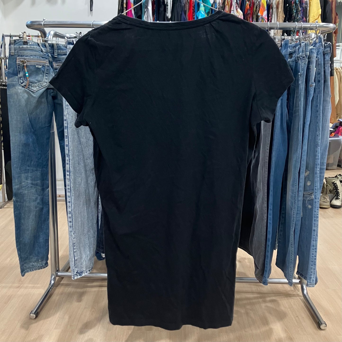 guess 00s black tee with gold lettering and embroidery