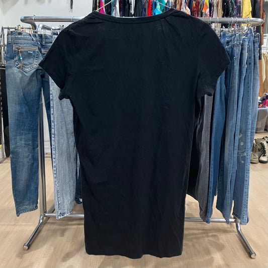 guess 00s black tee with gold lettering and embroidery