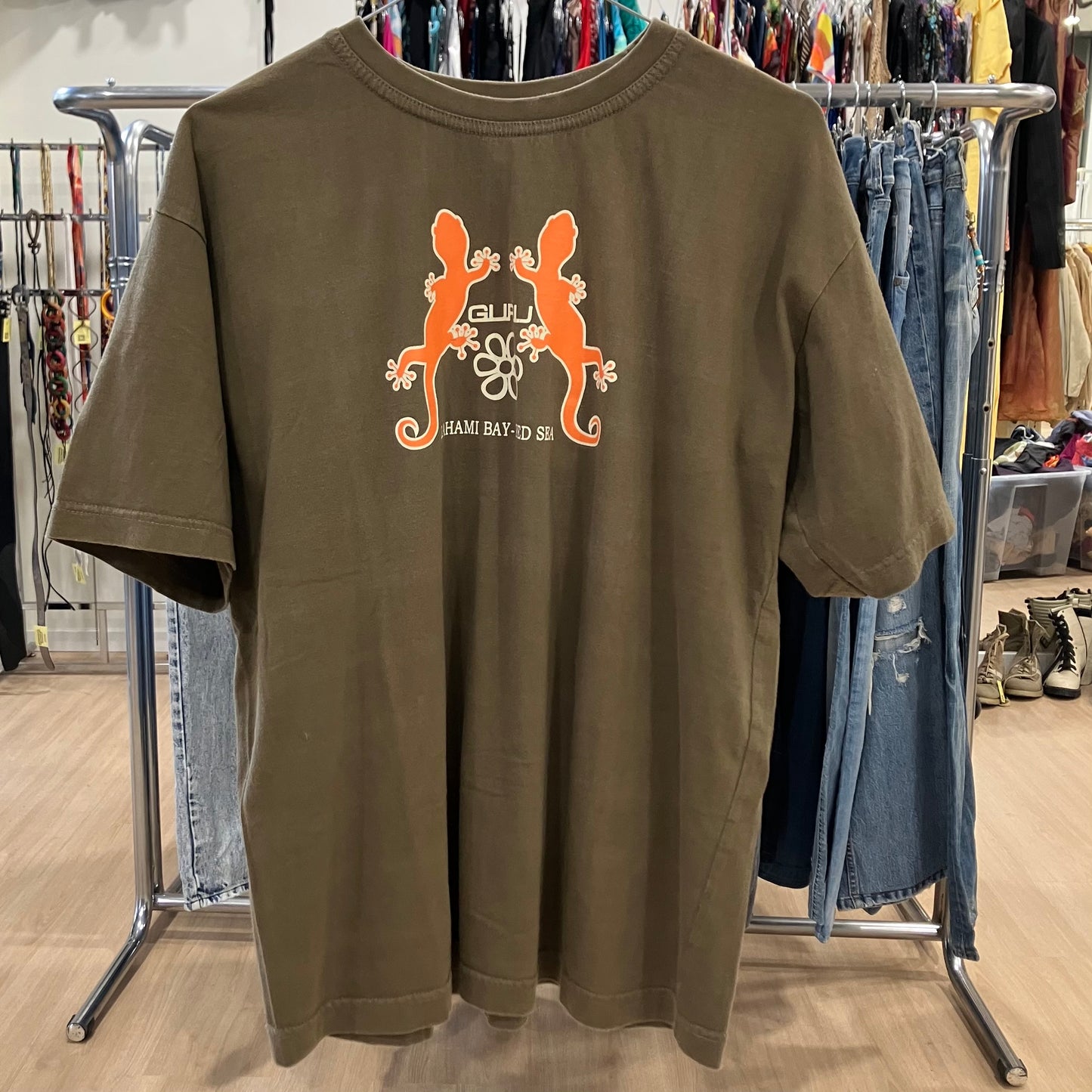 apple guru khaki tee with orange geko design