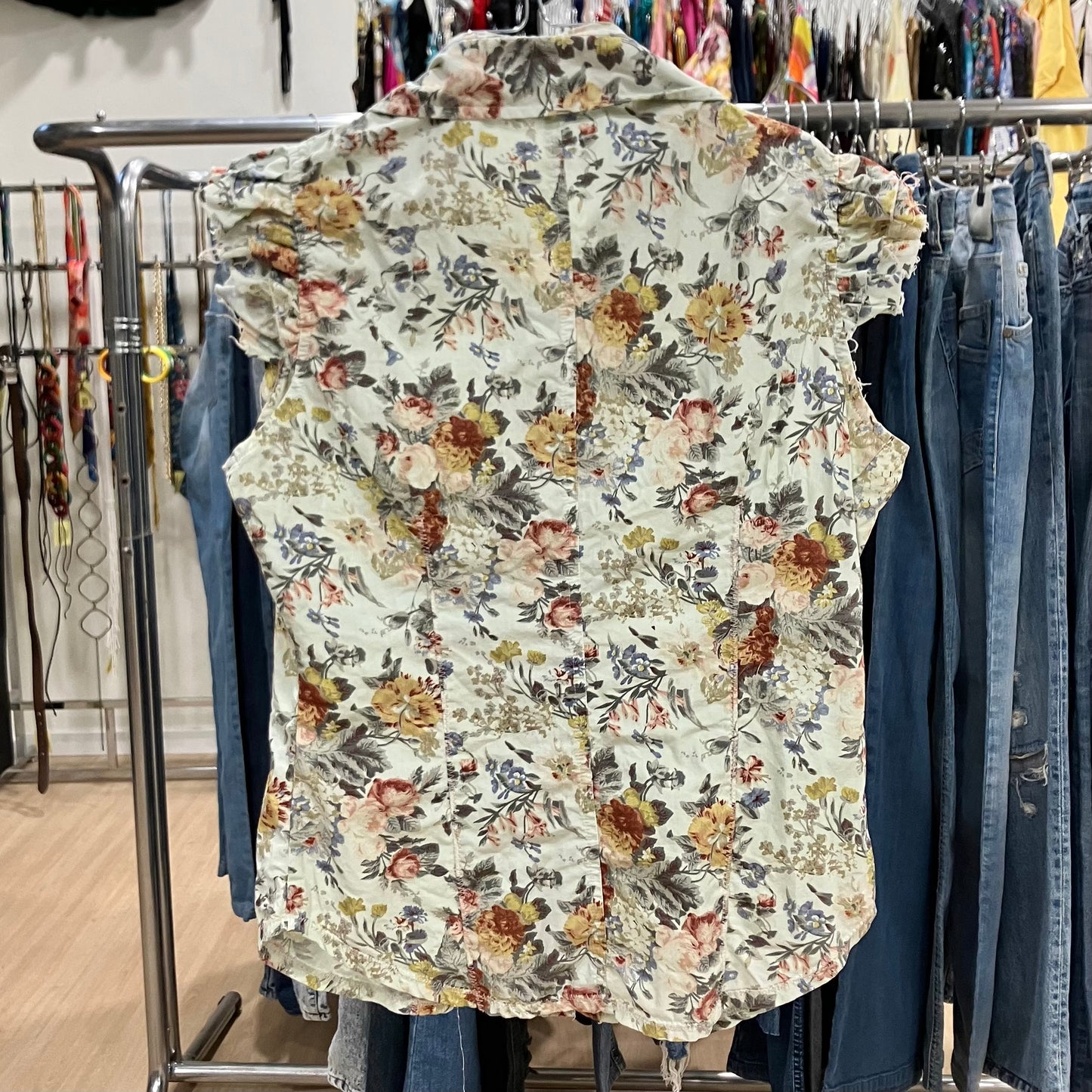 popheart baby blue sleeveless frilled shirt with floral print