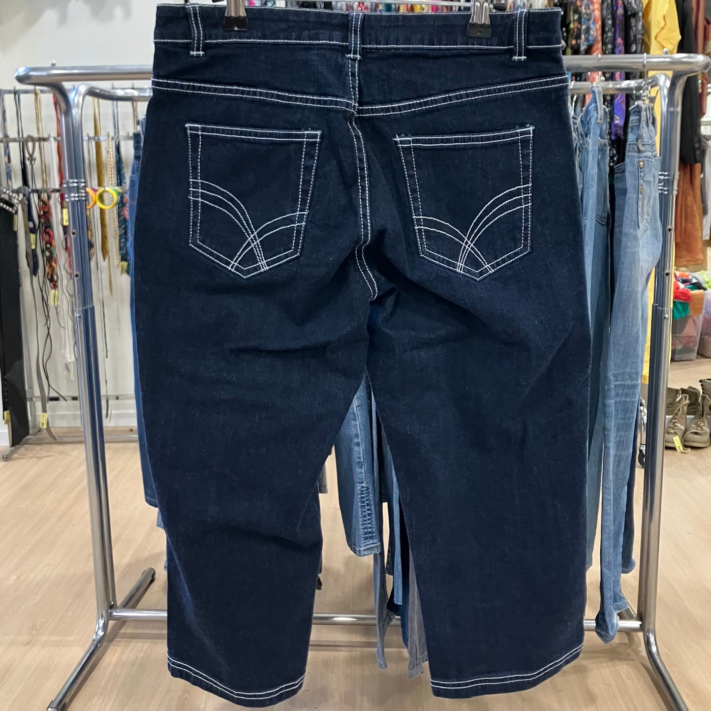dark wash denim capris with white stitching