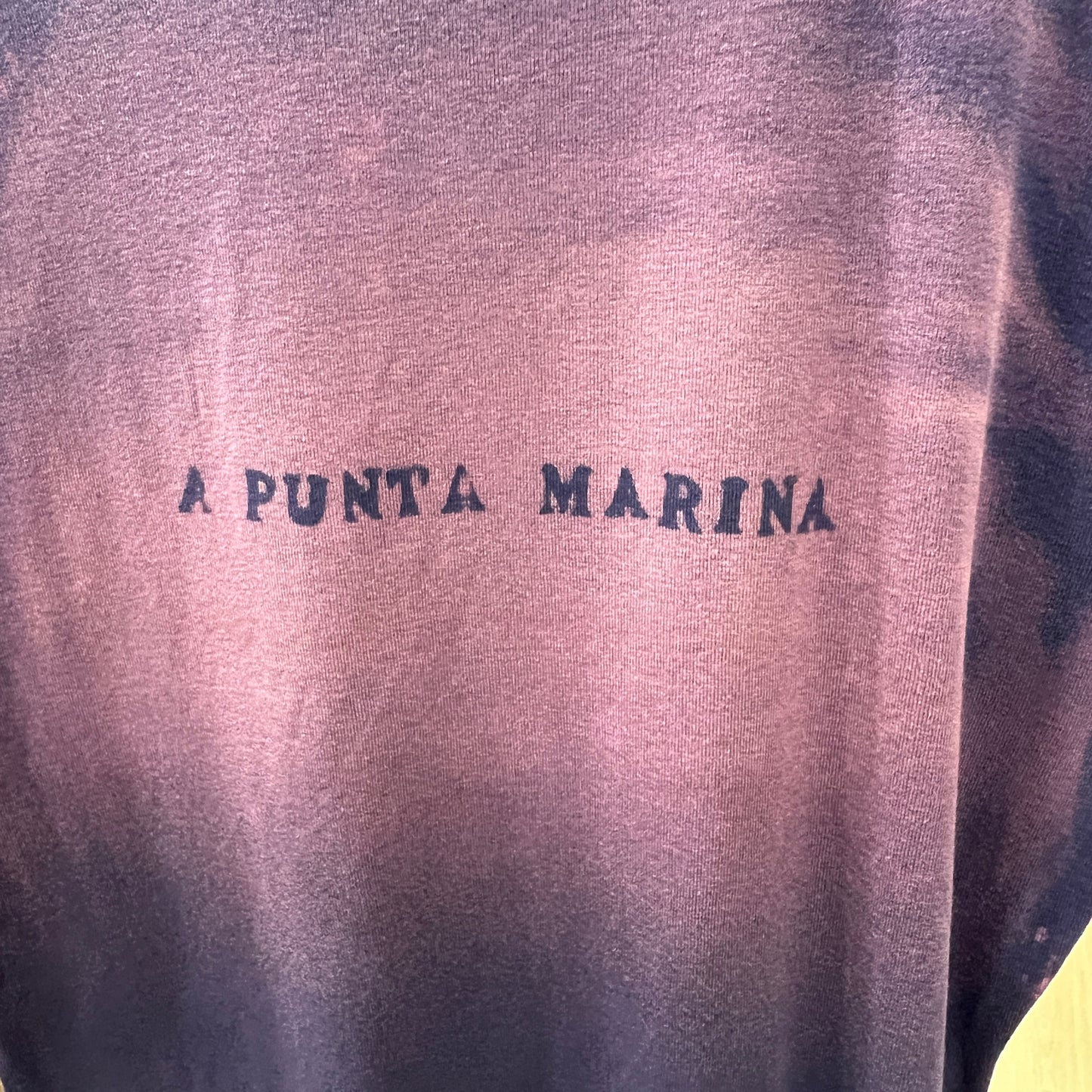 pavoni fantastici e dove trovarli - hand-bleached reworked second-hand tshirt