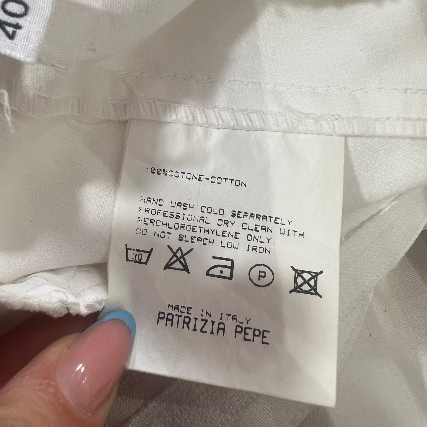 patrizia pepe 00s wax coated white cotton pants