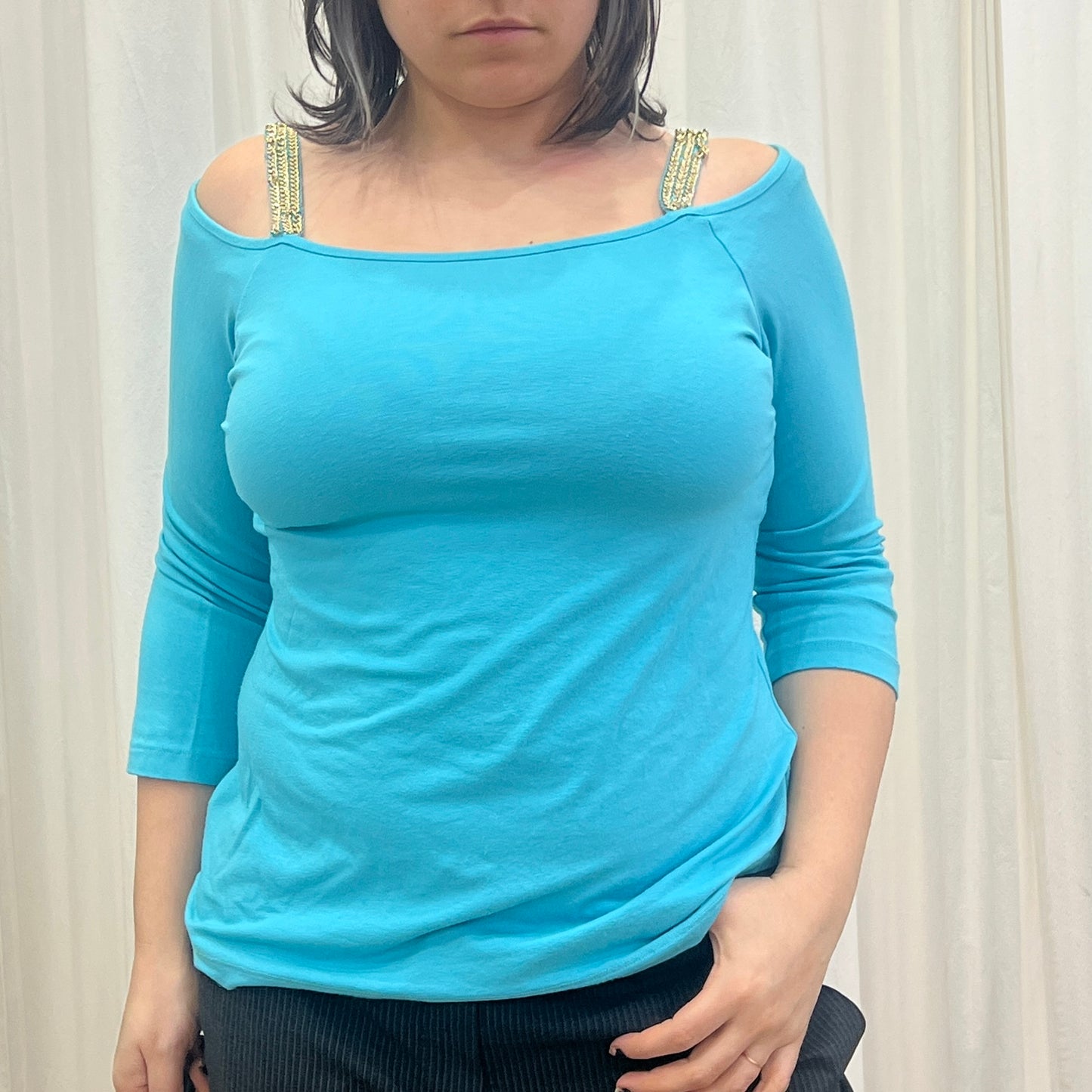 luisa spagnoli 00s blue off the shoulder 3/4 top with gold chain straps