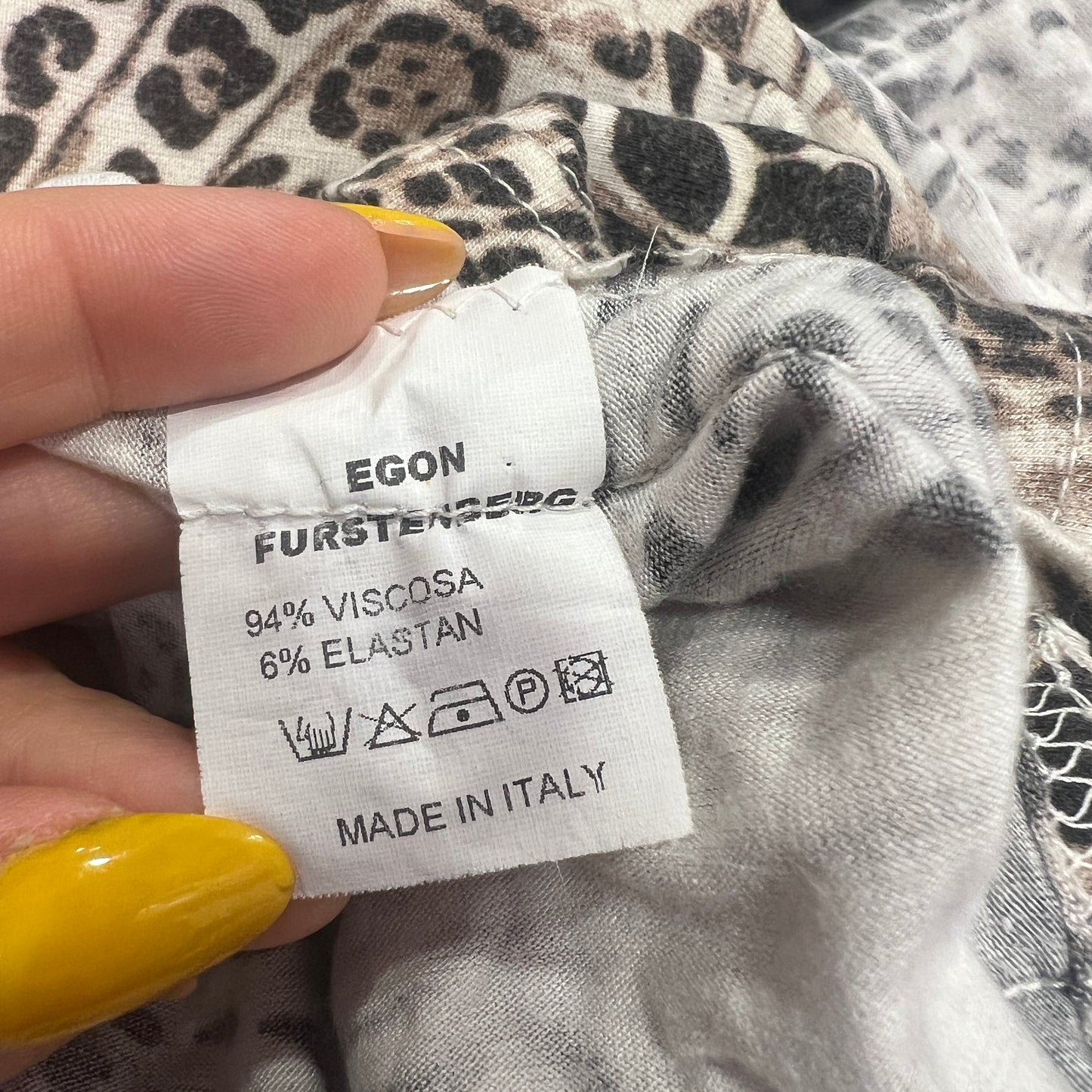 egon frustenberg 00s beige reptile print tshirt
