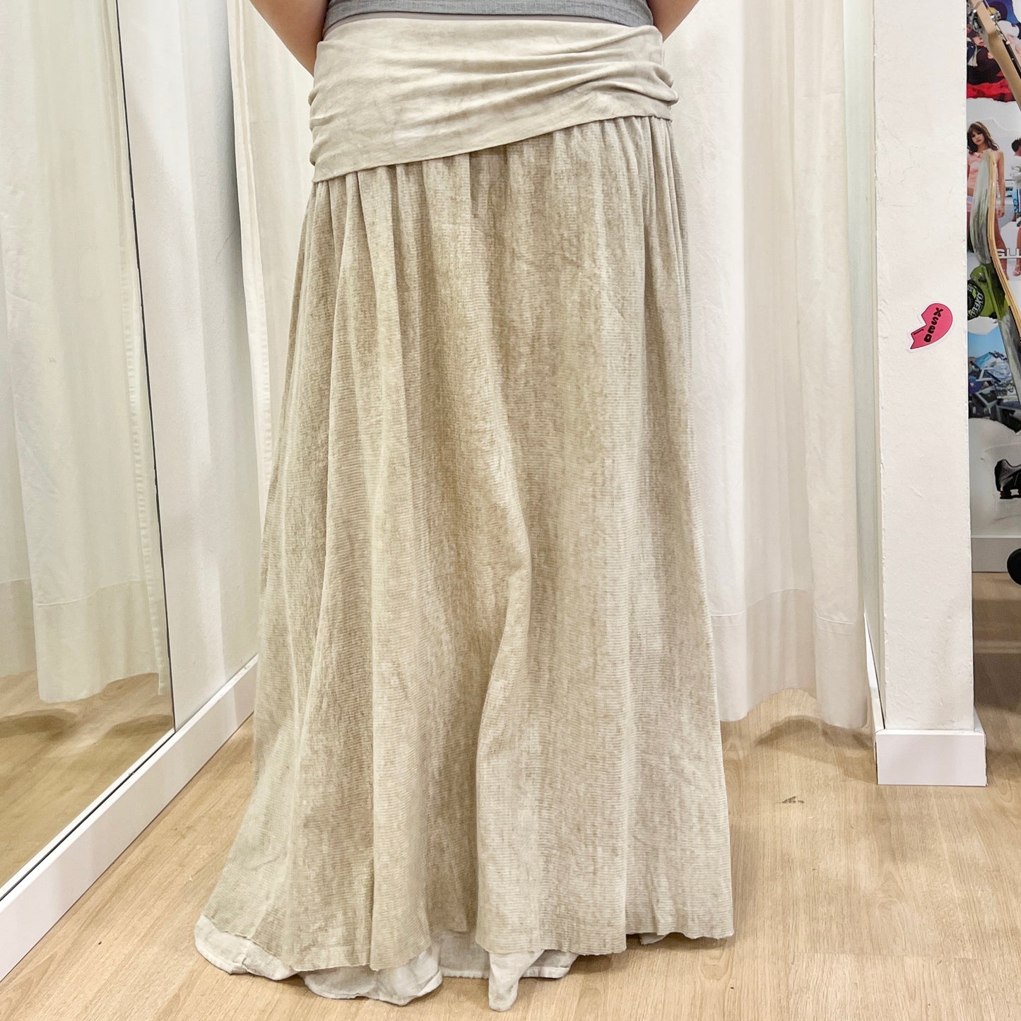 00s light beige flowy maxi skirt with stretchy waistband
