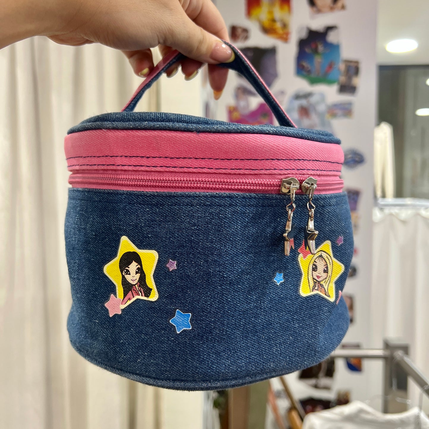 00s dark wash denim round beauty case with pink zipper