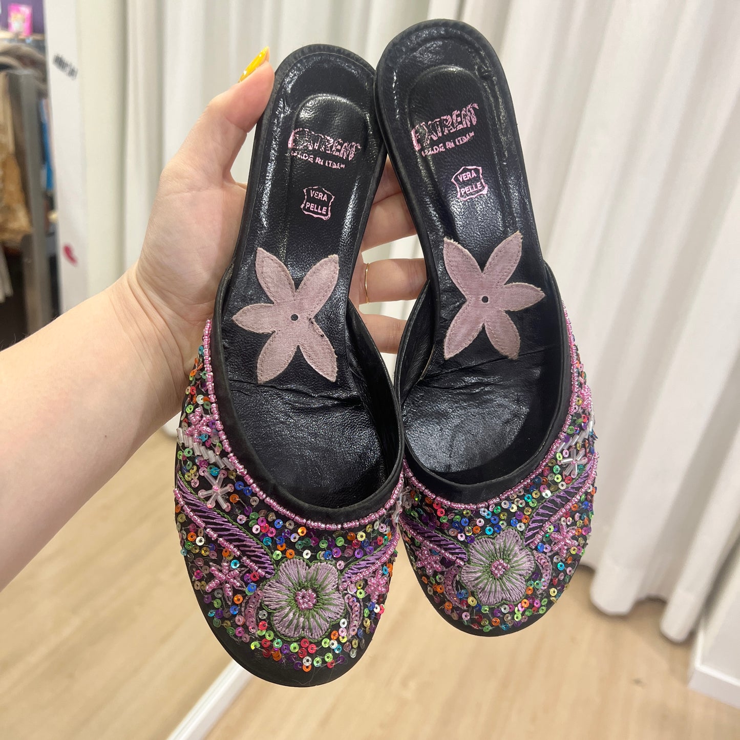 extrem 00s black leather round tip kitten heel mules with floral beaded embroidery
