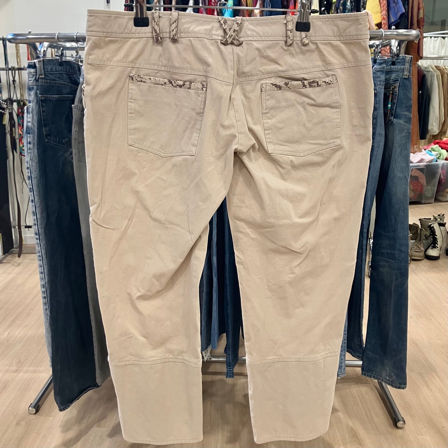 tunnel 00s beige capri pants