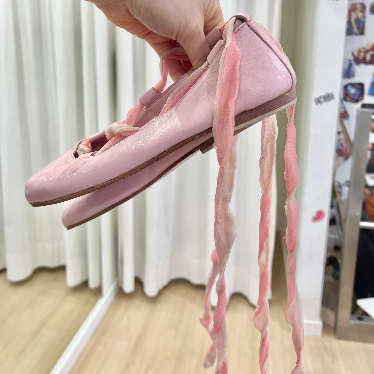 le plus 00s baby pink ballet flats with laces