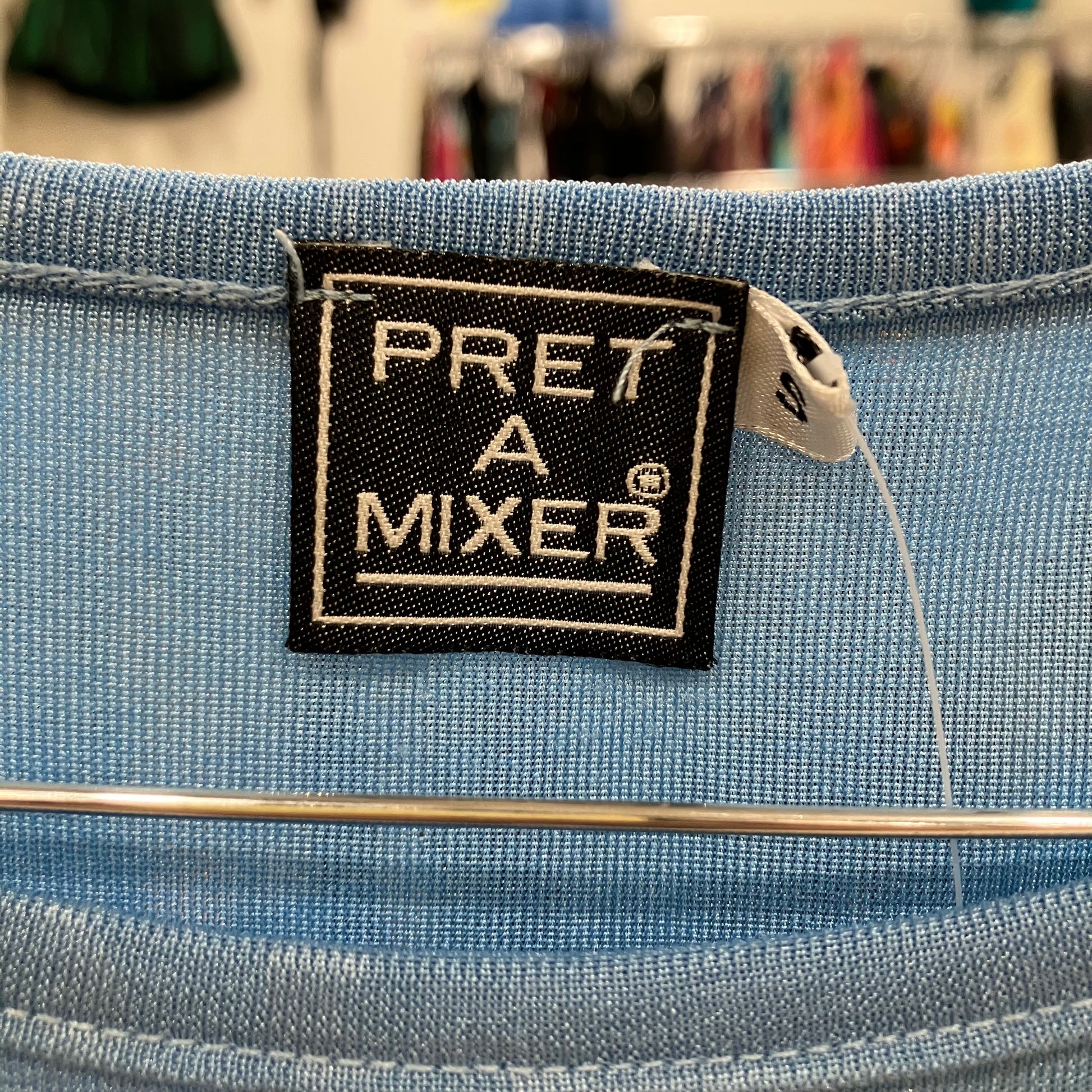 Label on a blue fabric item with 'PRET A MIXER' branding