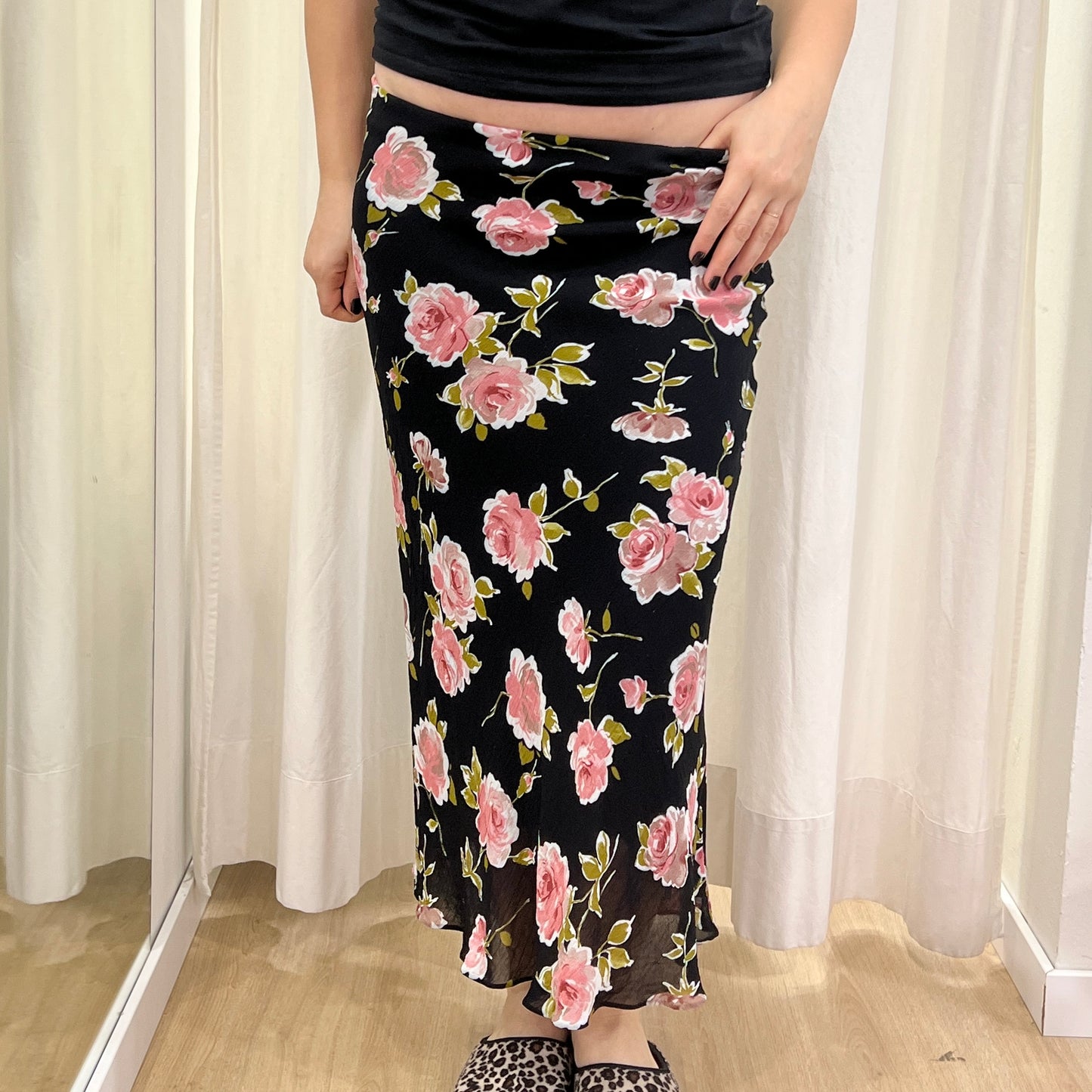 gonna midi nera con rose rosa ‘00s
