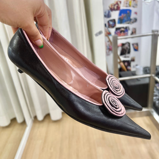 moretti 00s black pink kitten heel pointed-toe pumps with rose applique