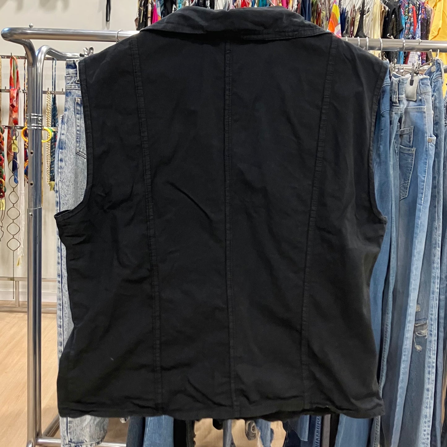 black sleeveless shirt