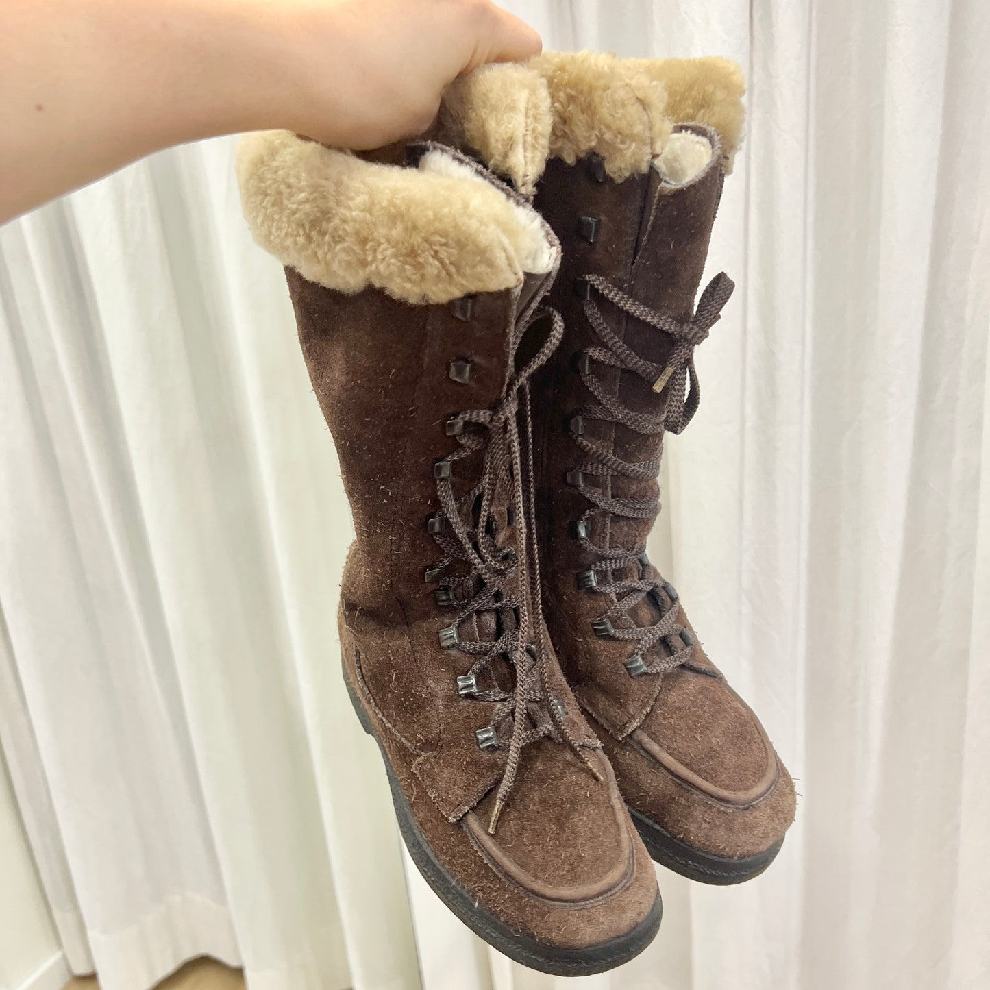 00s brown suede lace up boots with fur trim