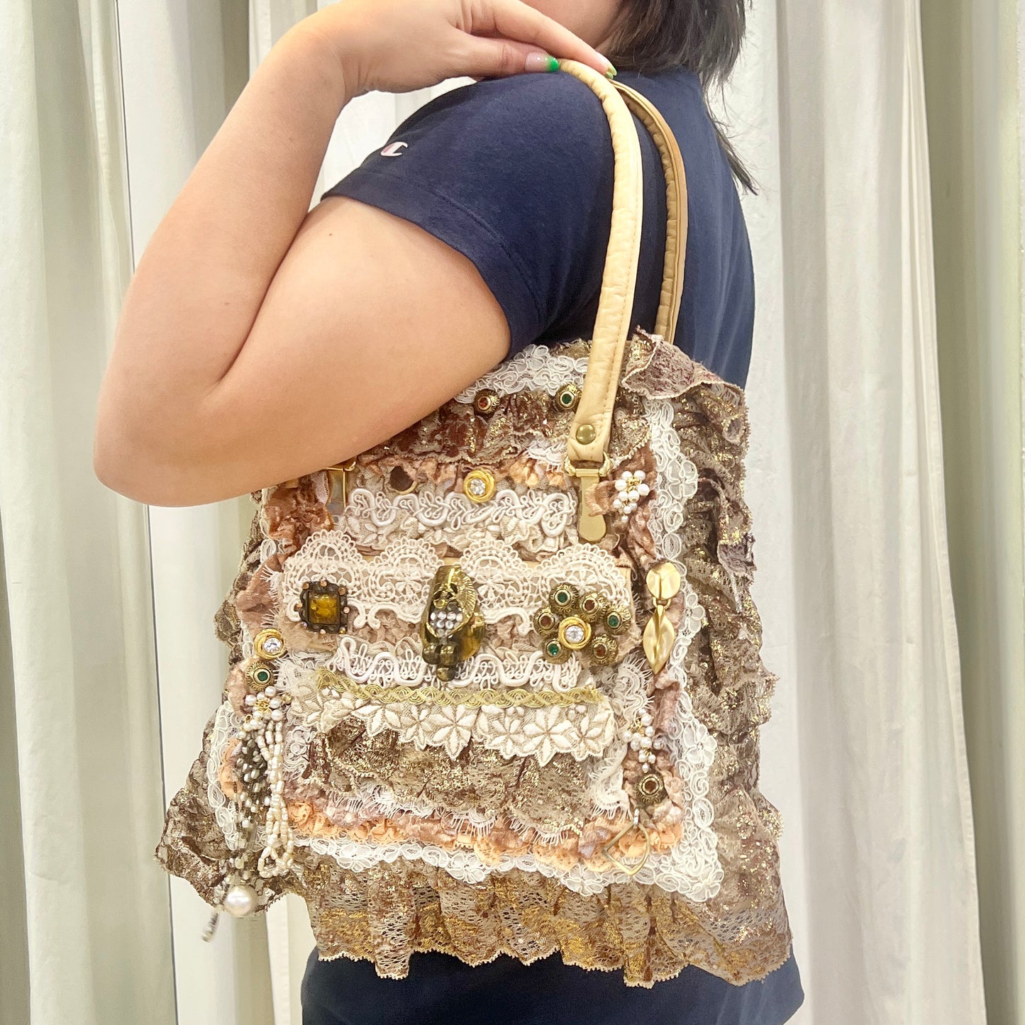 00s tan vegan leather shoulderbag with lace and vintage jewelry