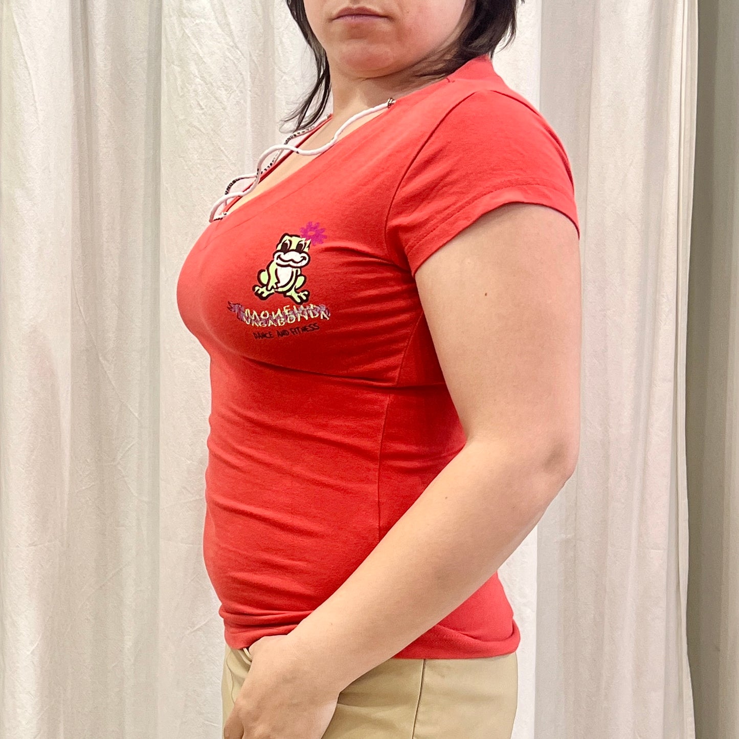 monella vagabonda 00s red tshirt with frog