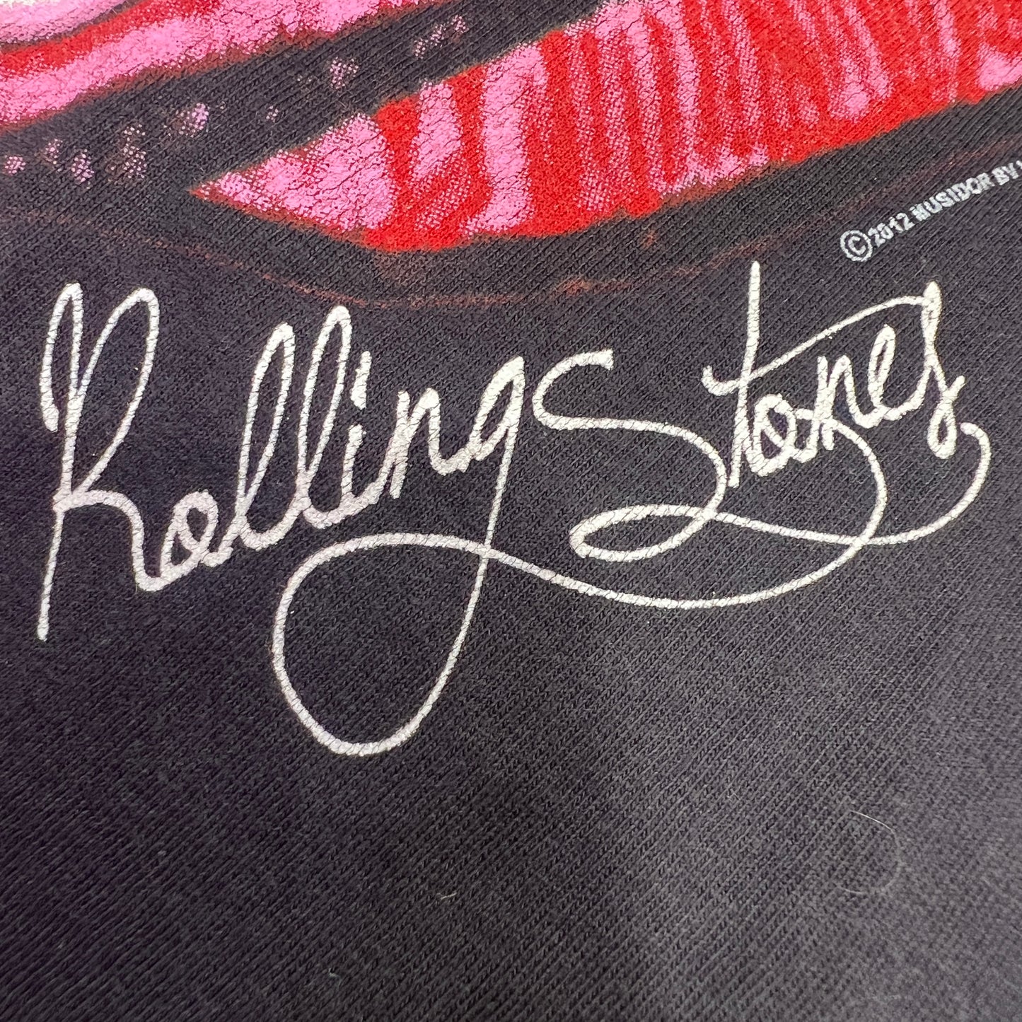 rolling stones 2012 black tshirt with tongue wearing headphones