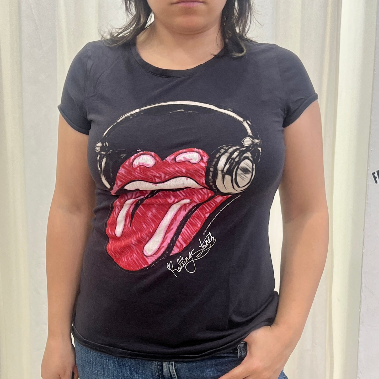 rolling stones 2012 black tshirt with tongue wearing headphones