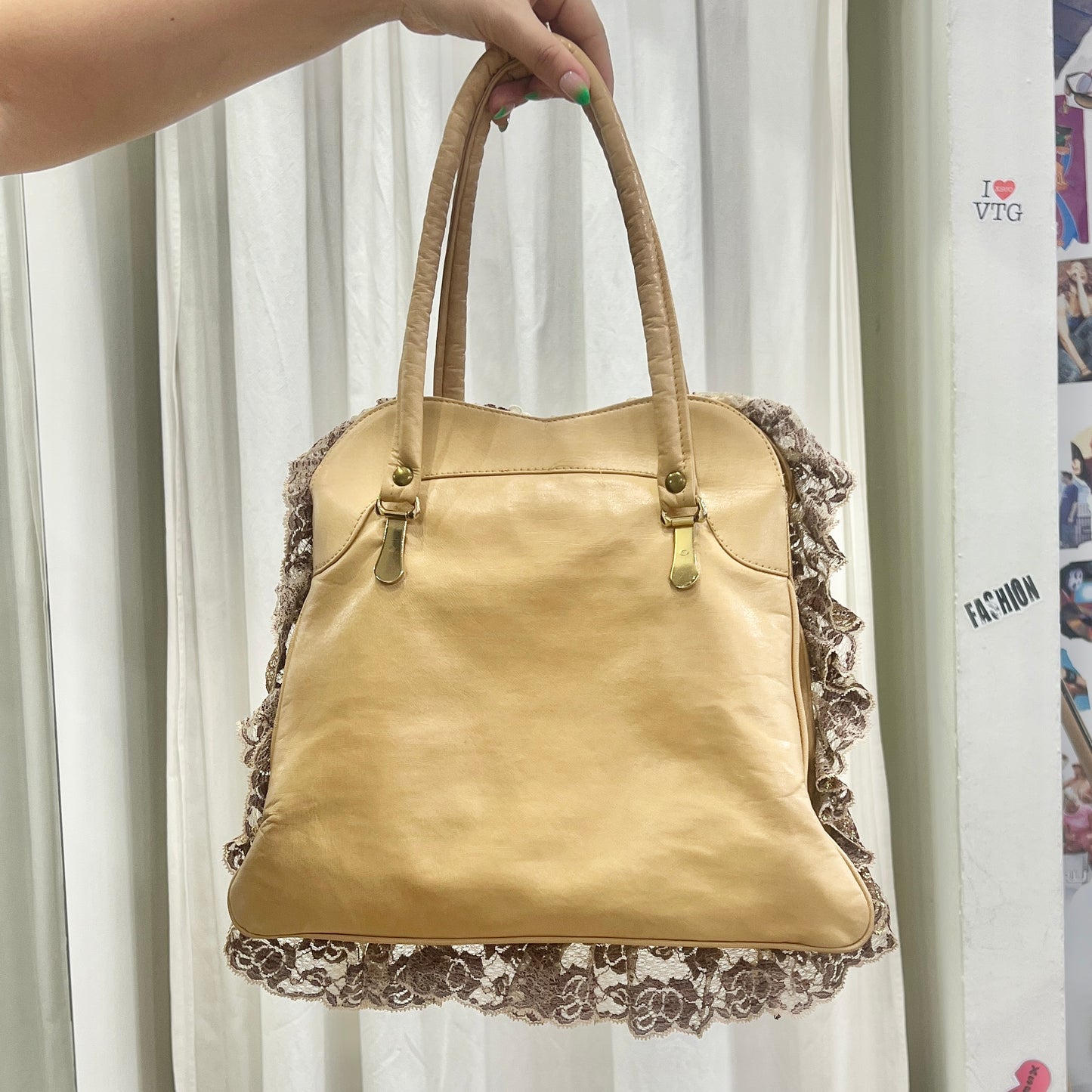 00s tan vegan leather shoulderbag with lace and vintage jewelry