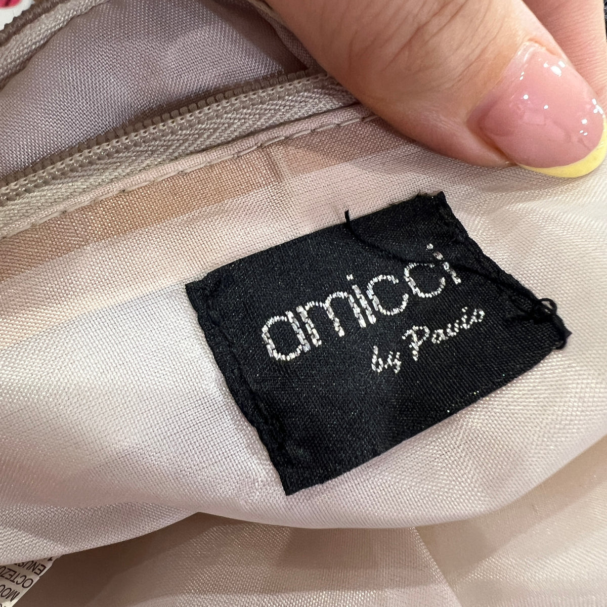 amicci 00s beige crochet shoulder bag with suede patches