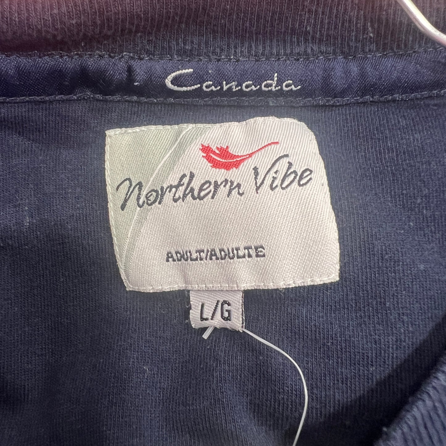 northern vibe 00s canada navy tshirt with red embroidery