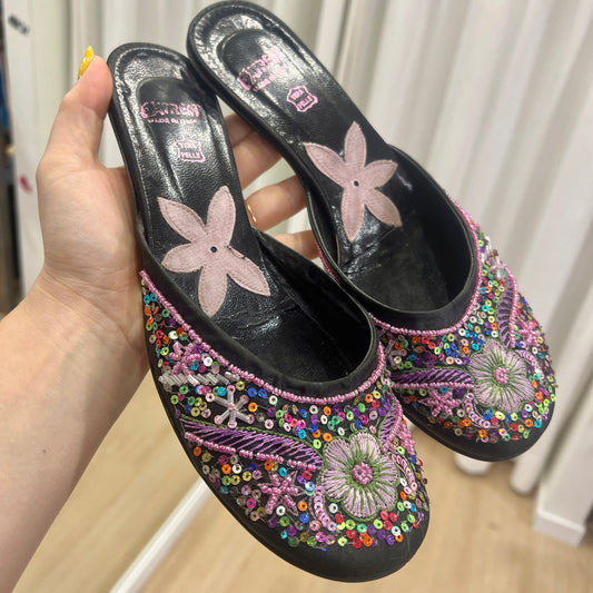 extrem 00s black leather round tip kitten heel mules with floral beaded embroidery