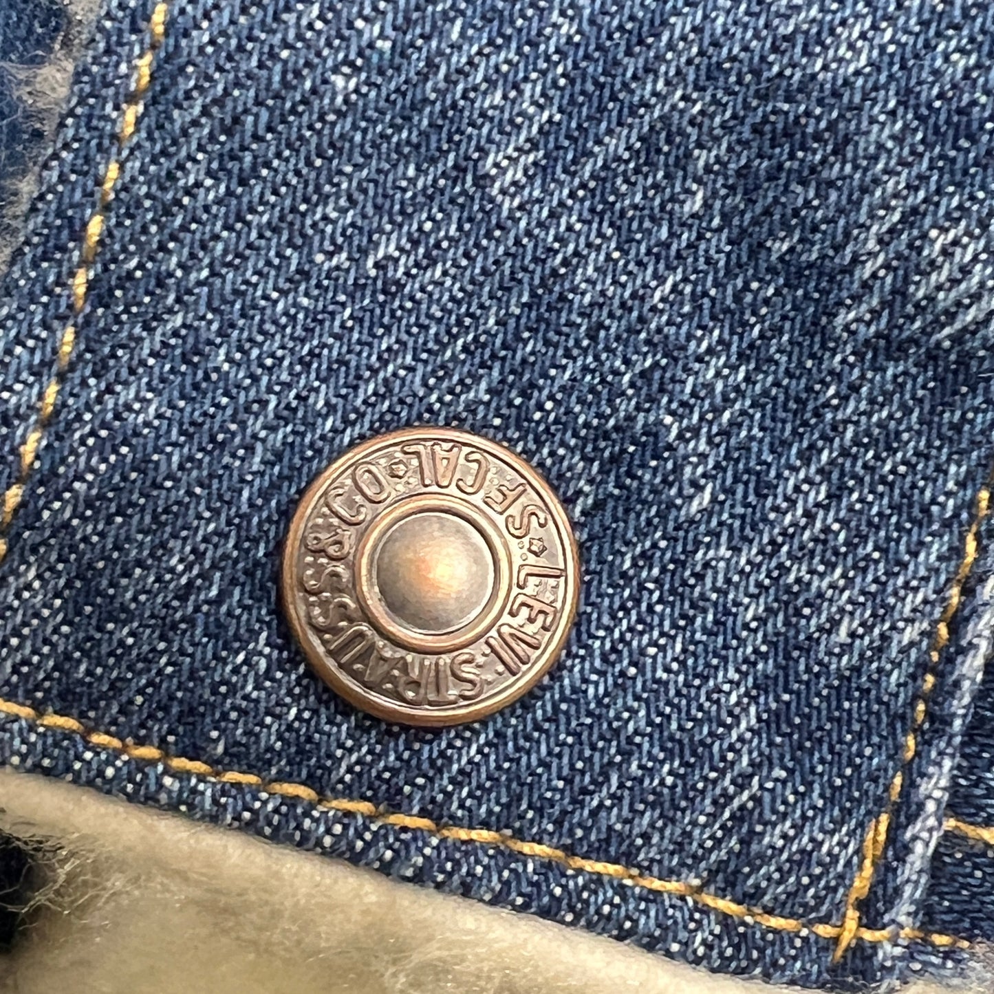 levi's '10s crop bomber denim jacket with faux fur lining