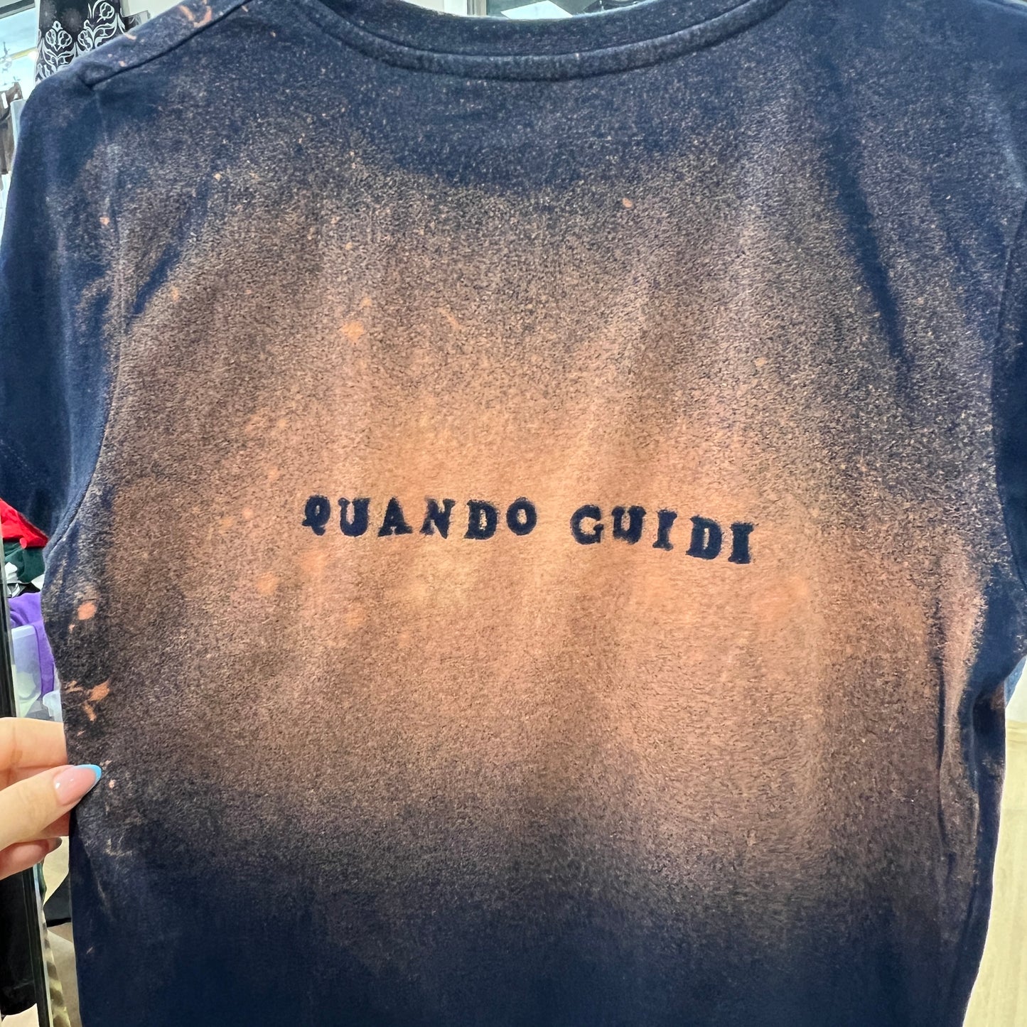 punta ai pavoni quando guidi - hand-bleached reworked second-hand tshirt