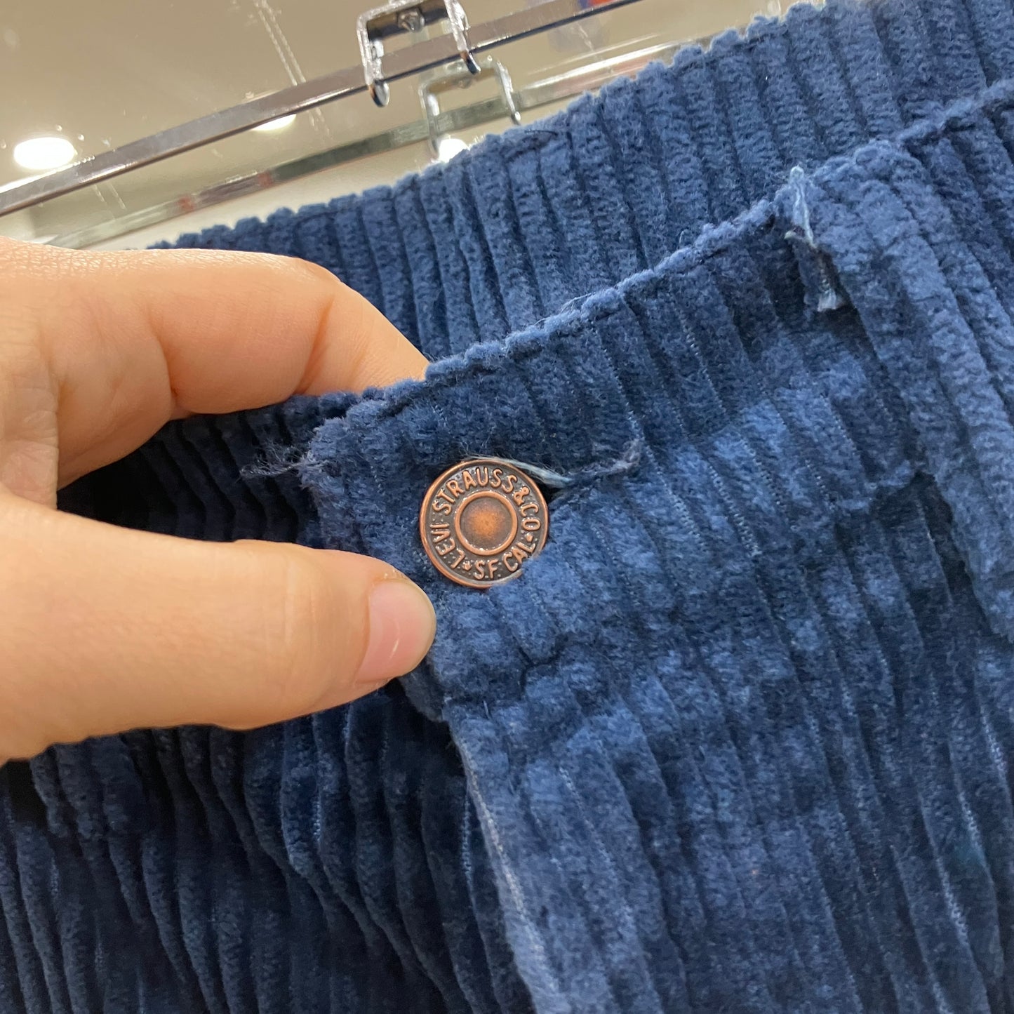 levis 90s navy blue corduroy velvet pants