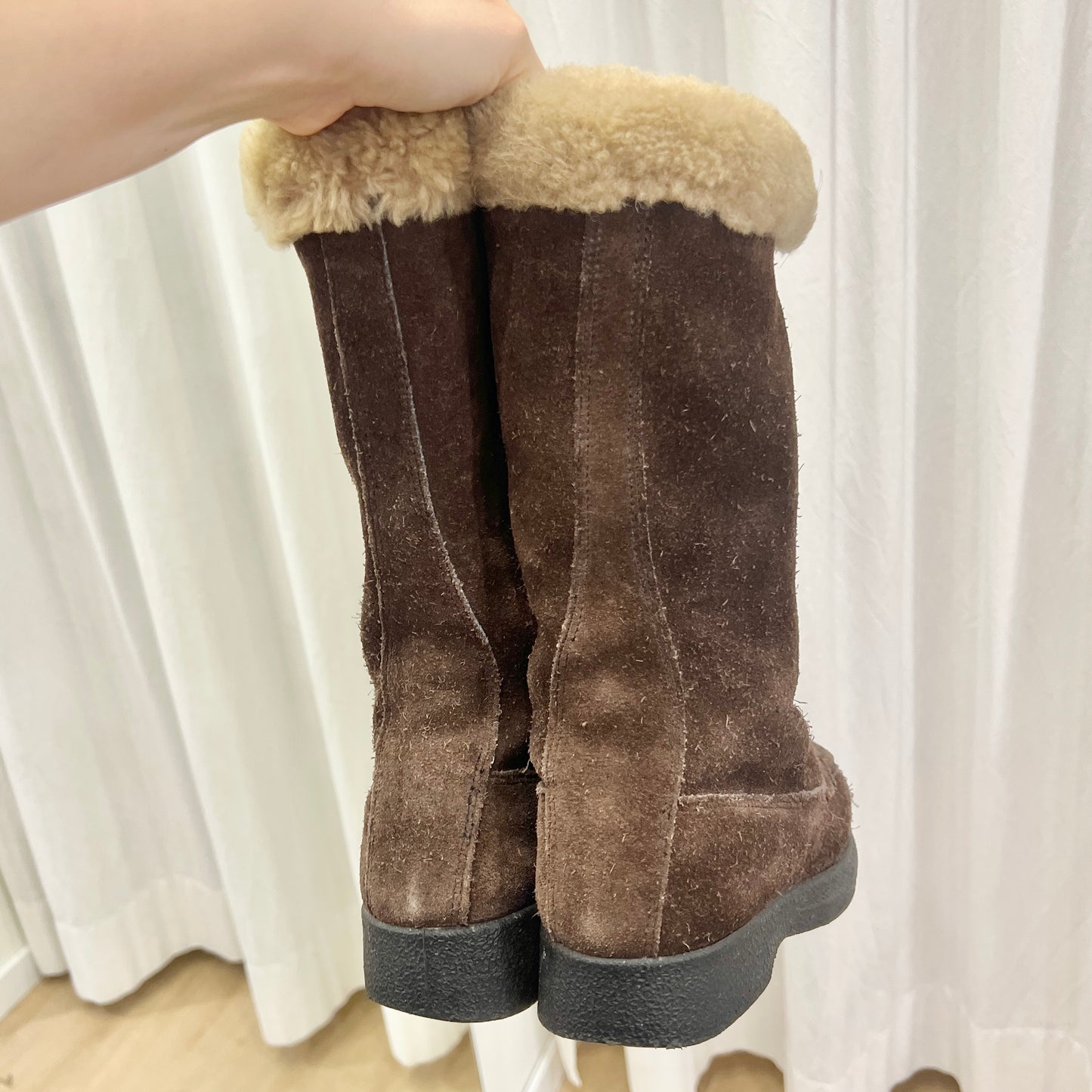 00s brown suede lace up boots with fur trim