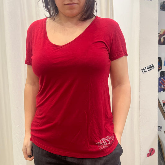 angel devil 00s red v neck tshirt with rhynestone logo