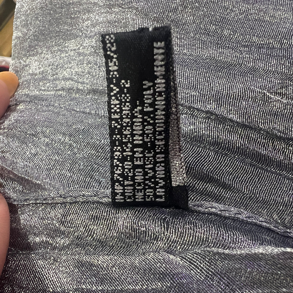 spiga 31 metallic silver crinkled scarf with fringes