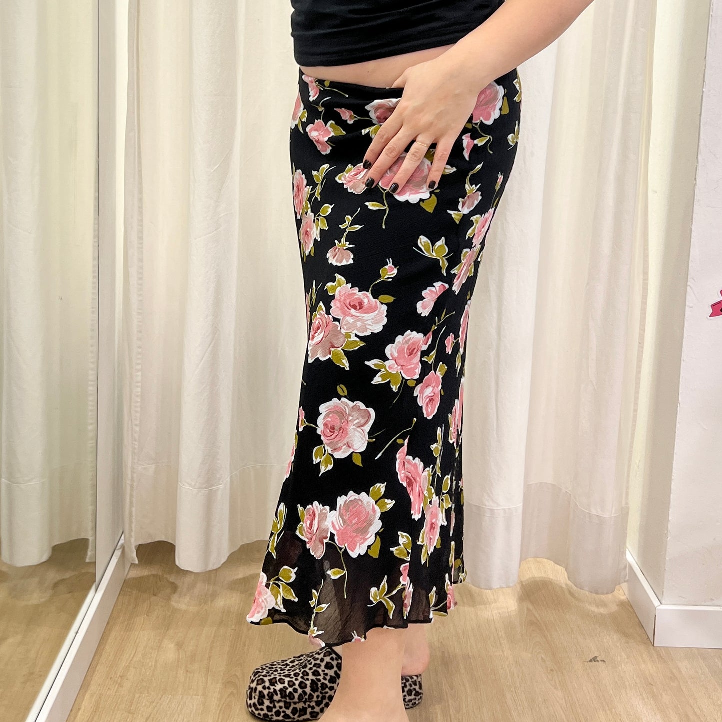 gonna midi nera con rose rosa ‘00s