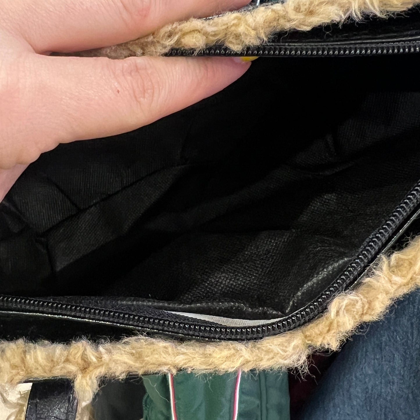 00s black vegan leather shoulderbag with faux fur trim