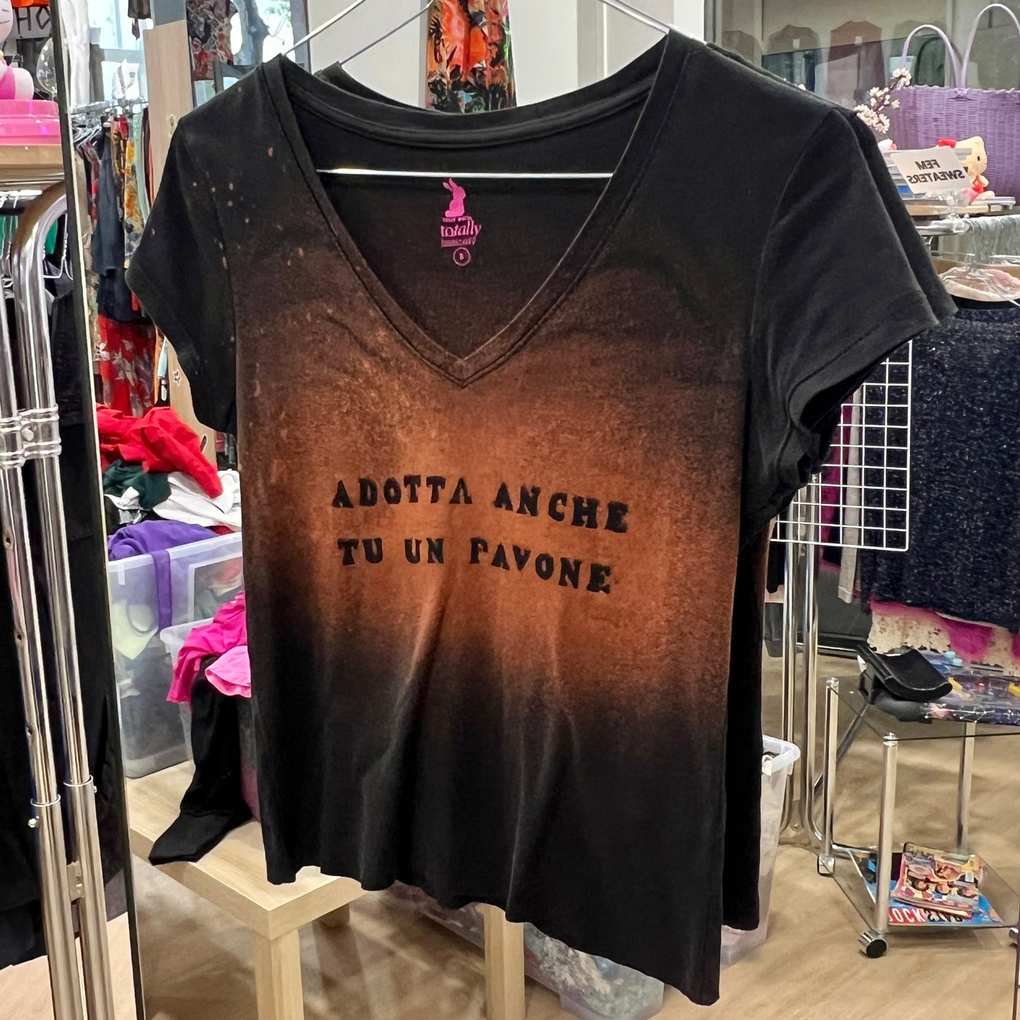 adotta anche tu un pavone - hand-bleached reworked second-hand tshirt