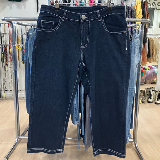dark wash denim capris with white stitching
