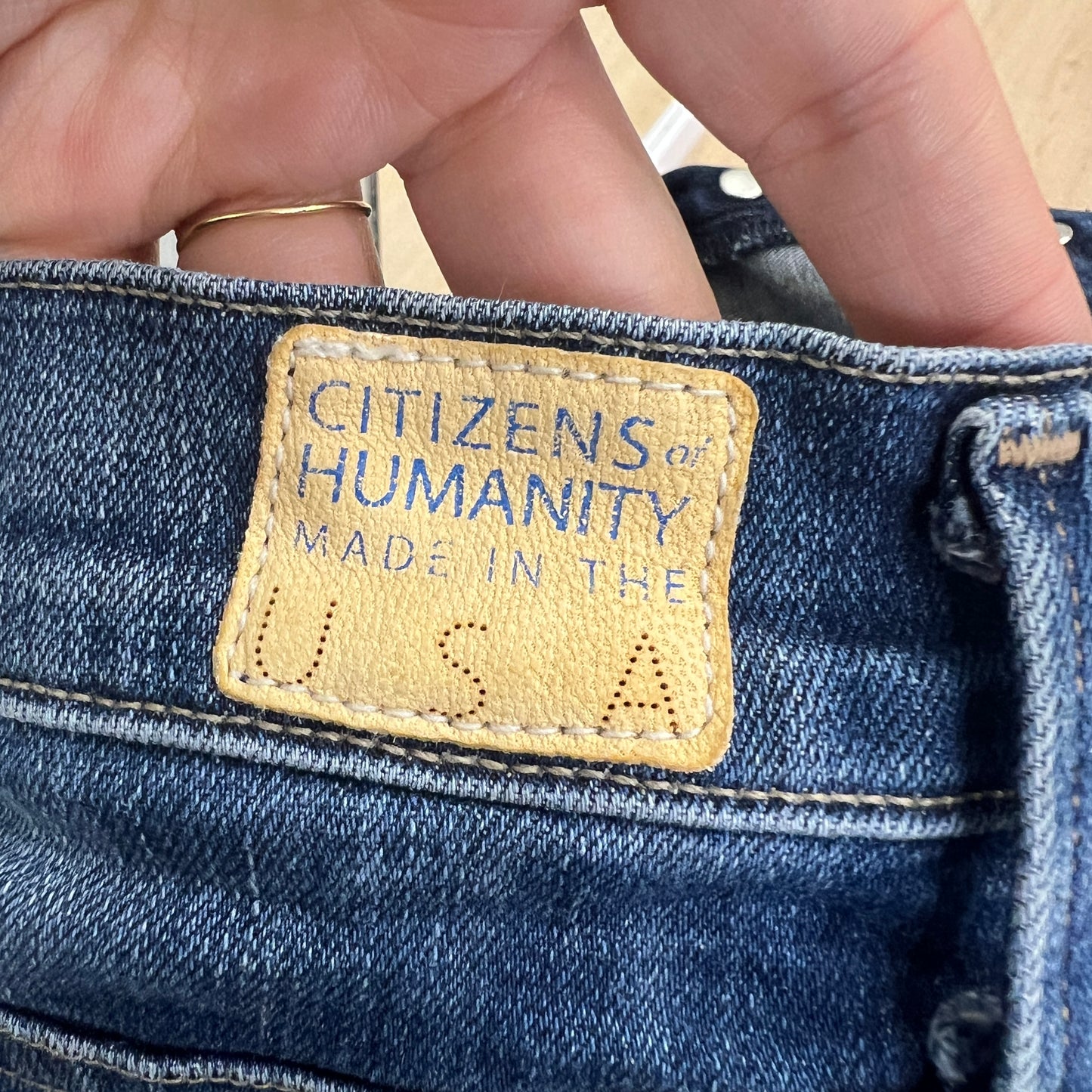 citizens of humanity 00s fitted mid waist jeans with distressed knees