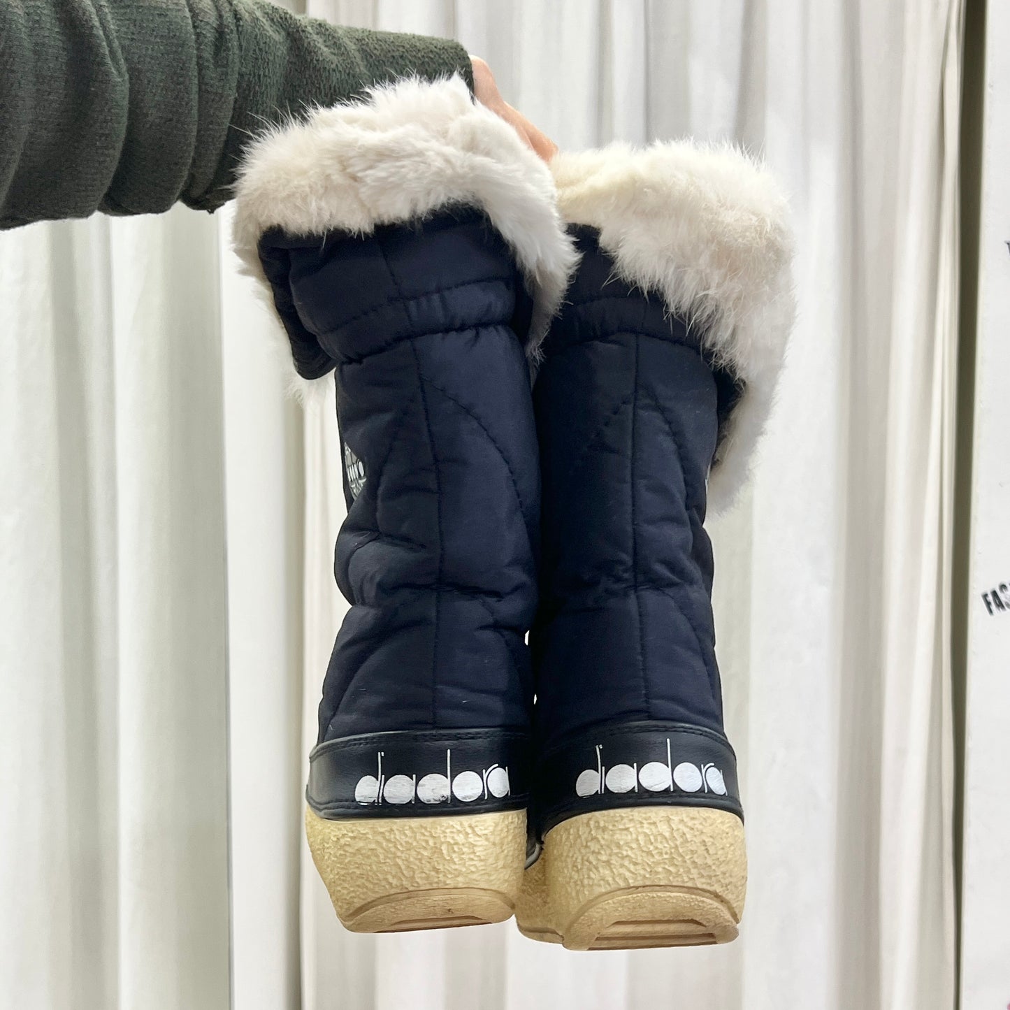 diadora 00s navy blue apres-ski snow boots with white faux fur