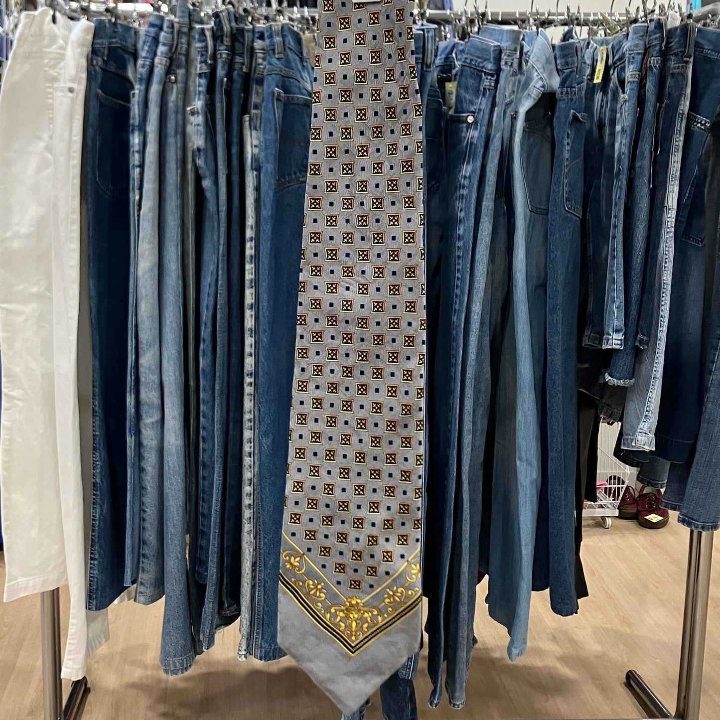 gianni versace 90s grey silk tie with gold baroque geometric print