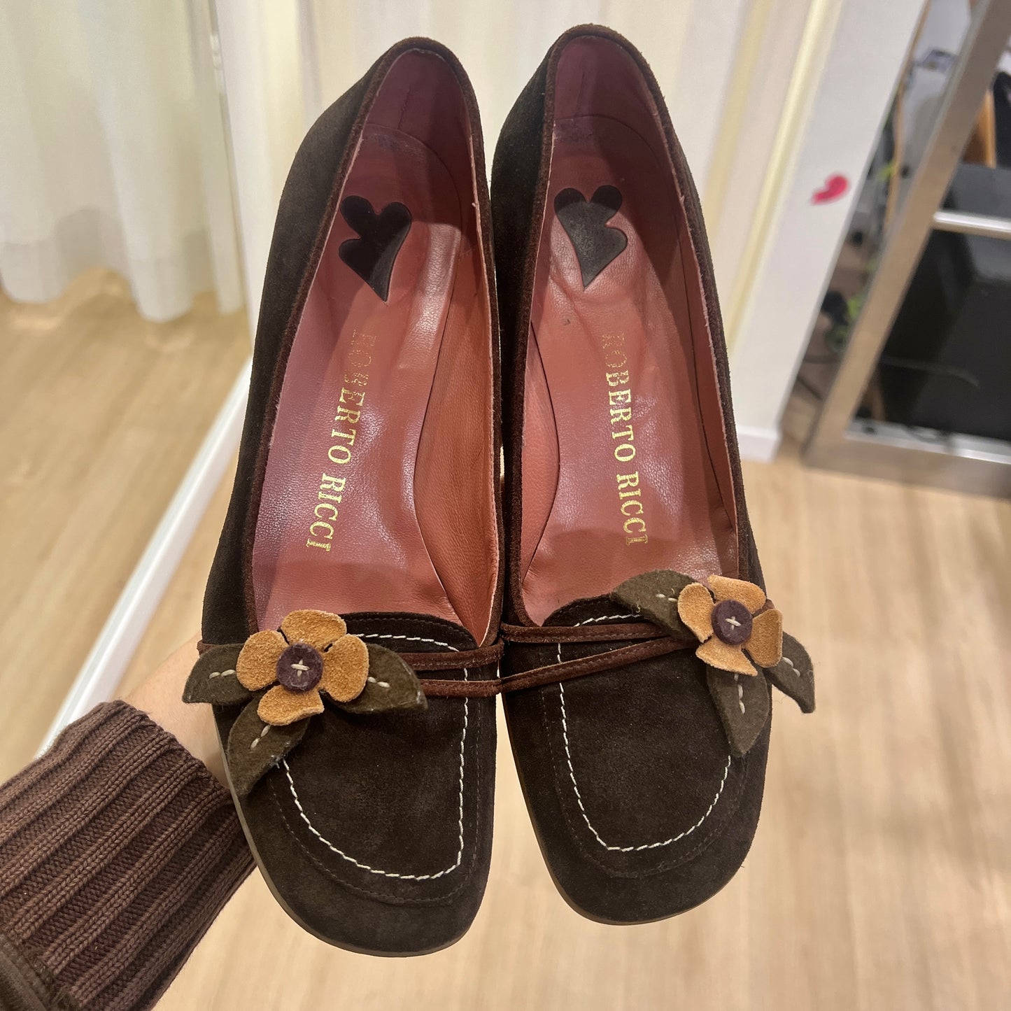roberto ricci 00s brown suede heels with flower applique