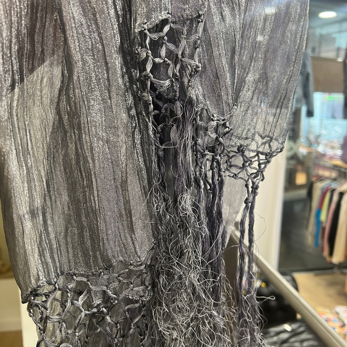 spiga 31 metallic silver crinkled scarf with fringes
